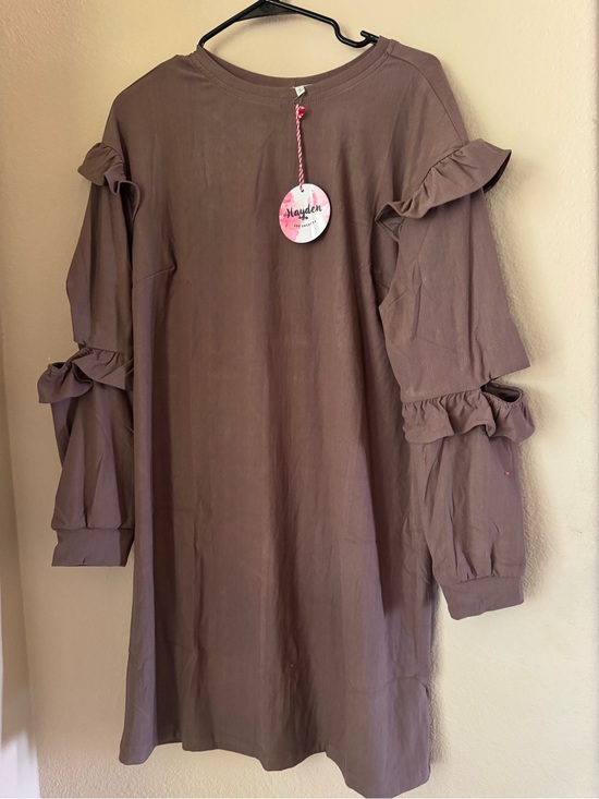 Hayden Dresses & Skirts - NWT Hayden Los Angelos Ruffled Long Sleeve Shift Dress - Mauve Brown